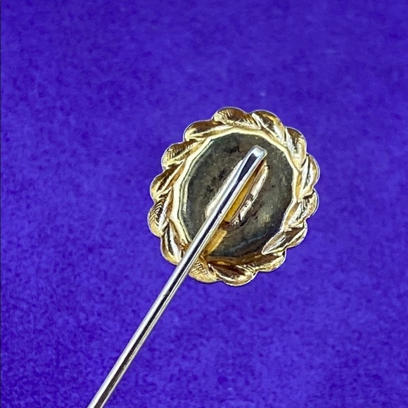 💛 Elegant Vintage Gold Plated Green Jade Brooch Pin - Picture 3 of 5